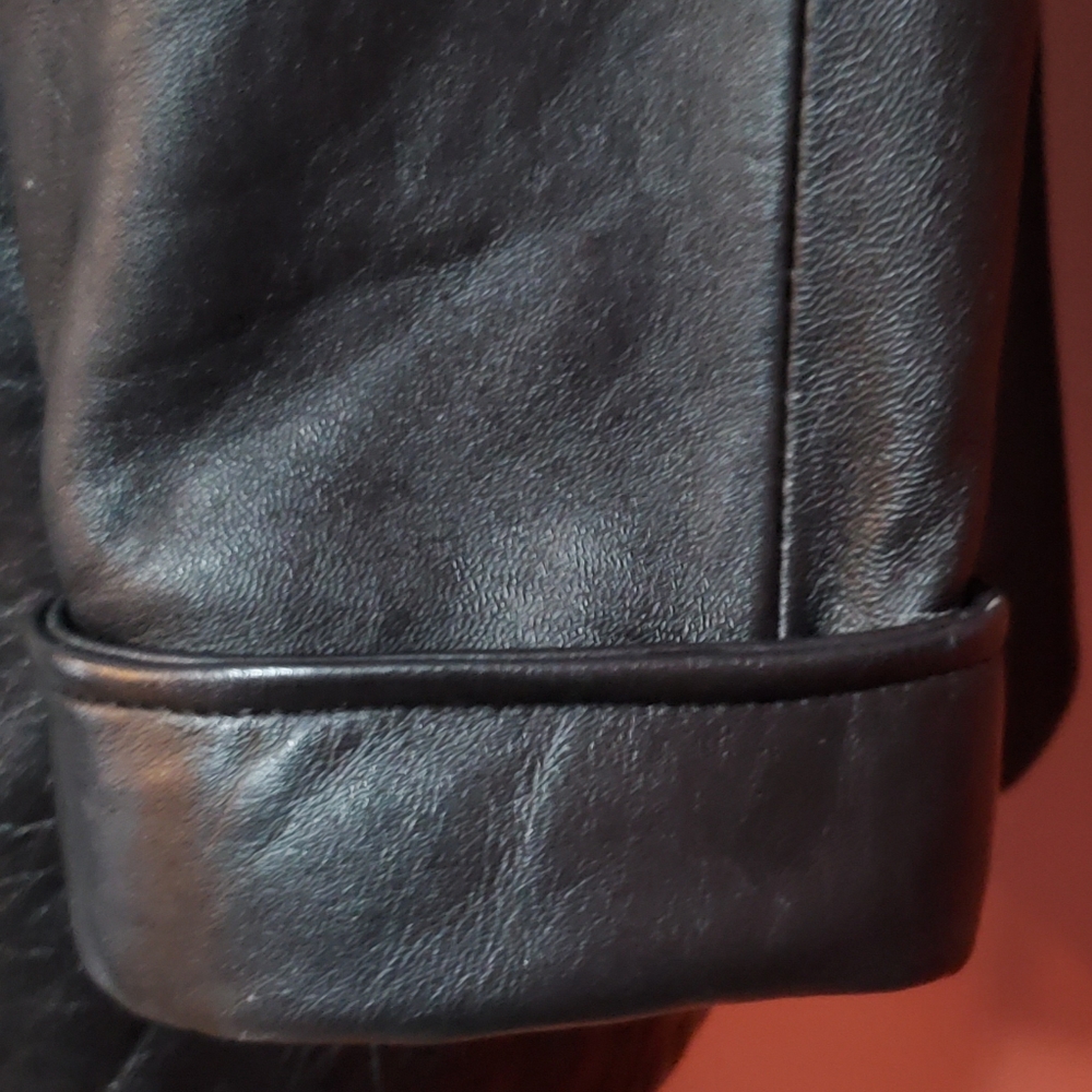 Leather jacket - Picture 4 of 8